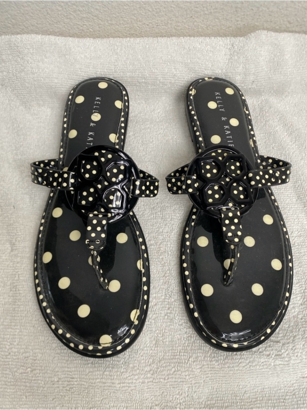 Kelly & Katie Women's Black Cream Polka Dot Faux Patent Leather Sandal Size 9.5